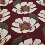 Viskose Light & Lush weinrot mit Blumenmuster – Bild 5