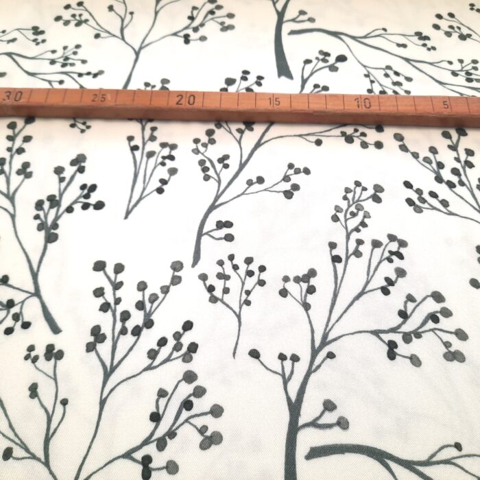 Viskosestoff „Light & Lush“ Natur mit grünen Zweigen & Knospen – Bild 3